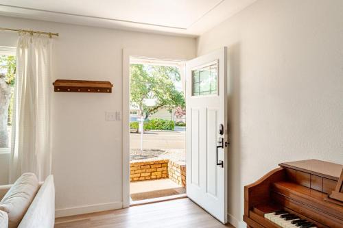 Redding House | Cheerful Three Bedroom with a Fireplace