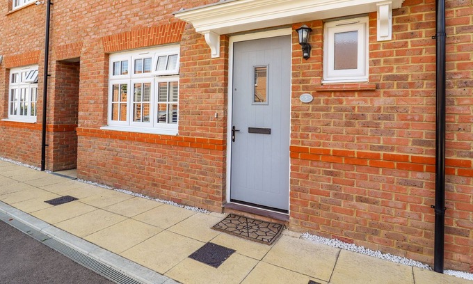 Sittingbourne House | CHEERFUL TOWNHOUSE, family friendly, with a garden in Sittingbourne