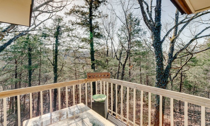 Hardy House | Cherokee Village Townhome w/3 Community Pools!