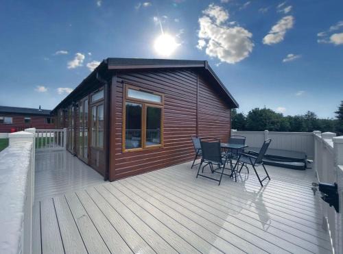 Malton Cabin | Chestnut Lodge With Hot Tub