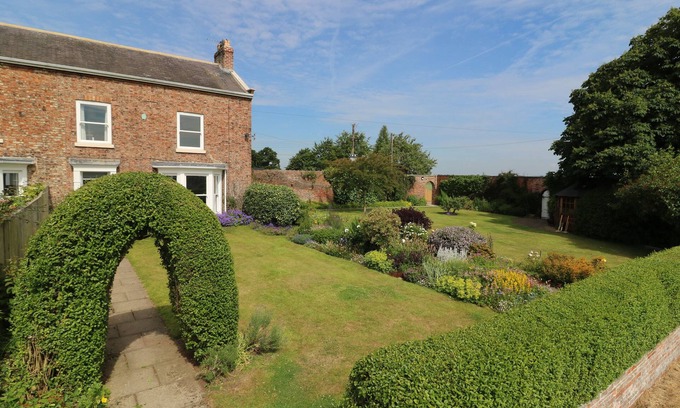 York Cottage | CHESTNUTS AT YOULTON LODGE, family friendly in Tollerton