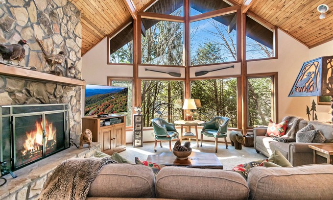 Blowing Rock House | Chetola 4BR Luxury House; Pool, Fitness Center, Walk to Town,Hike in Nat'l Park