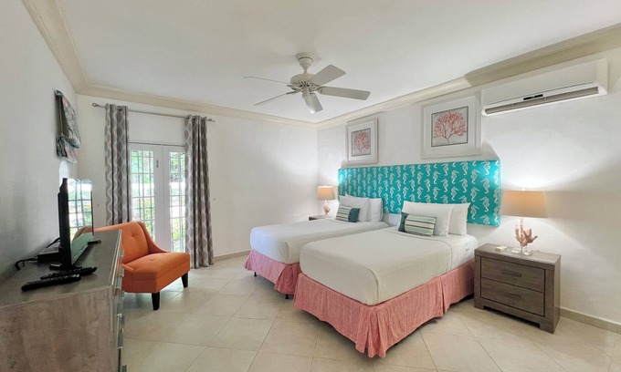 Porters Resort | Chic 2 bedroom 2 bathroom groundfloor beachfront unit, pool tennis WiFi GB110