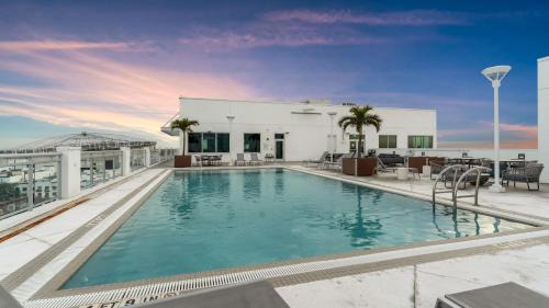 St. Petersburg - Clearwater Apartment | Chic 2BR Getaway Walk to Breweries and Art Walk