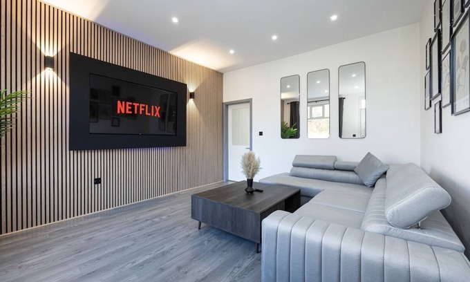 Bolton House | Chic Bolton Retreat : 2BR-Deluxe Cinema Experience