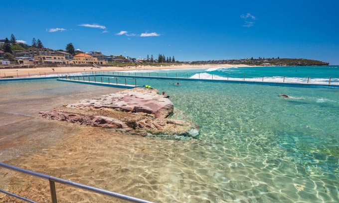 North Curl Curl House | Chic Coastal Retreat/Prime Setting