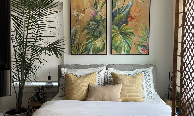Lower Lonsdale Apartment | Chic & Cozy Condo North Vancouver 3+ Month Stay