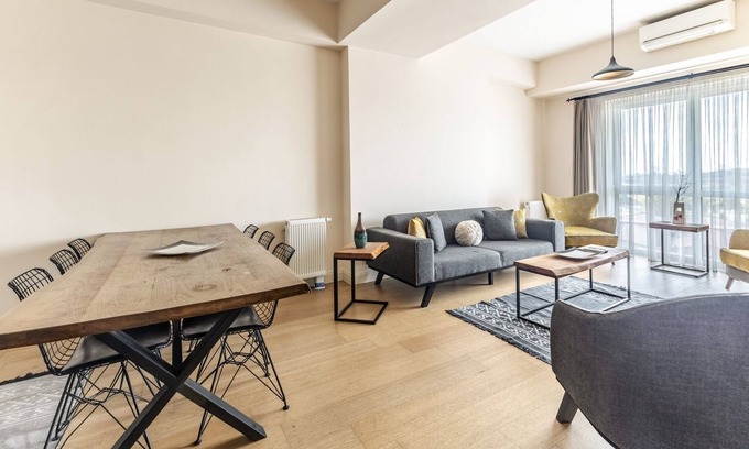 Gaziosmanpasa Apartment | Chic Flat 20 min to Kanyon Mall in Gaziosmanpasa