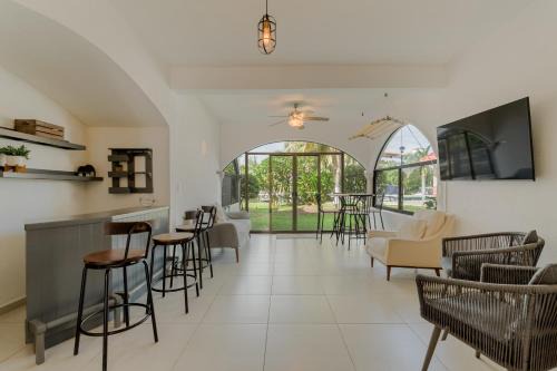 Zona Hotelera Apartment | CHIC Lagoon front Villa by Casa Paraíso