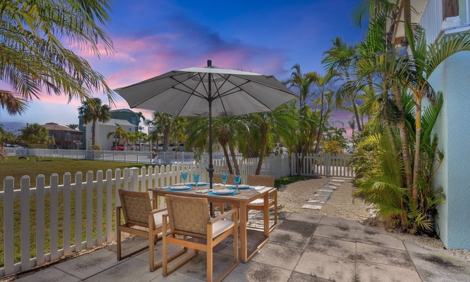 Longbeach Village House | Chic Longboat Key Retreat, Close to Beach and Dining!