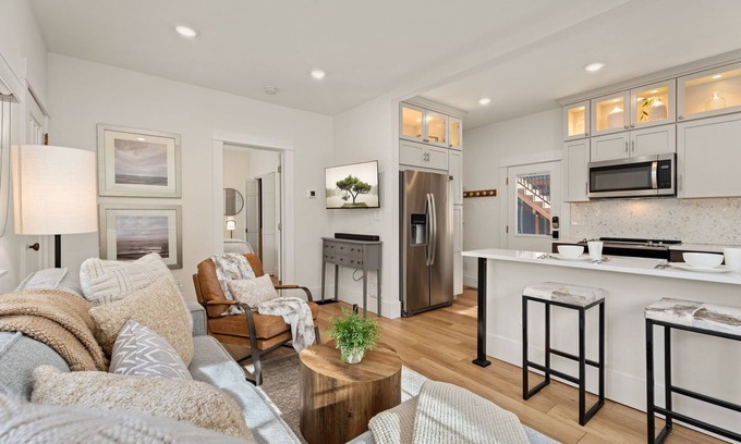 Fort Collins House | Chic Luxury Retreat – Old Town Carriage House