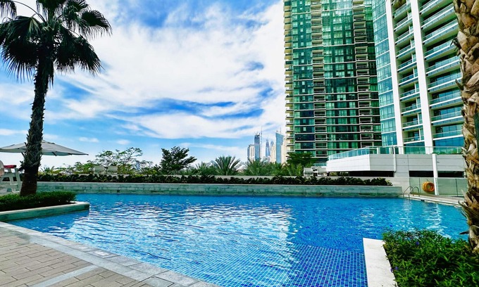 Jebel Ali Apartment | Chic Minimalist 1BR in Address JBR