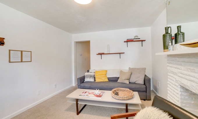 Millvale Apartment | Chic Pittsburgh Townhome w/ Private Deck!