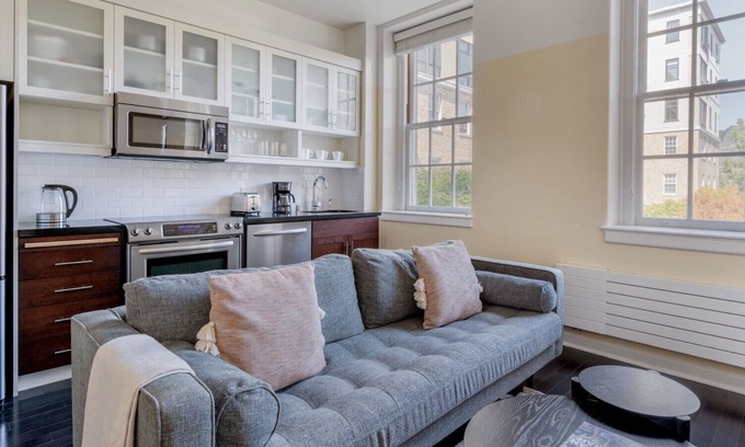 Presidio Apartment | Chic Presidio Heights 1BR w/Gym, nr Trails, Beach & Golf, by Blueground