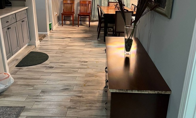 Whitehaven House | Chic Rancher 7BR Compound Near Graceland & Airportn