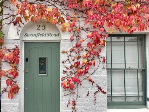 Whitstable House | Chic Seaside Cottage with Sunny Garden and BBQ, Close to Beach and High Street