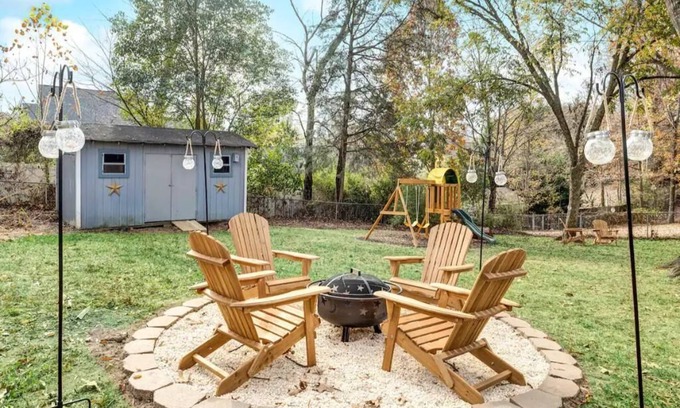 Matthews House | Chic, stylish, Matthews, 20 mins to uptown, fenced yard, kid friendly