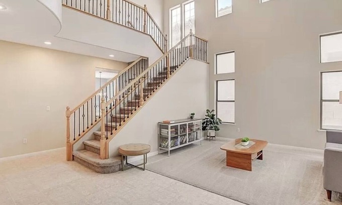 Enterprise House | Chill Charming 1or 2 PRIVATE BEDROOMS available -Stunning View