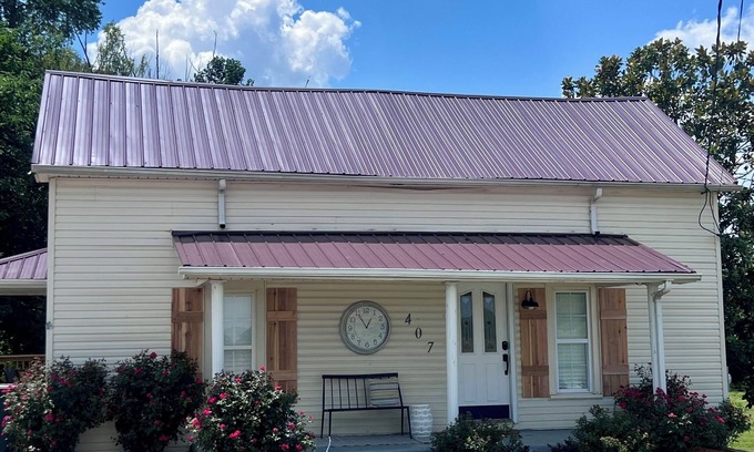 Cave City House | Chillin Time is a cozy pet friendly home 6 miles from Mammoth cave!