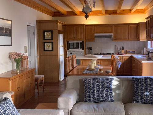 Eastcliff House | Chinta Cottage Hermanus