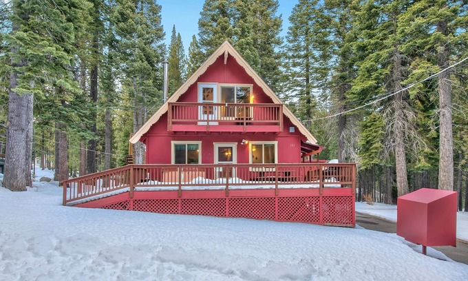 North Upper Truckee Cabin | Cholula 811c 4 Bedroom Cabin by RedAwning