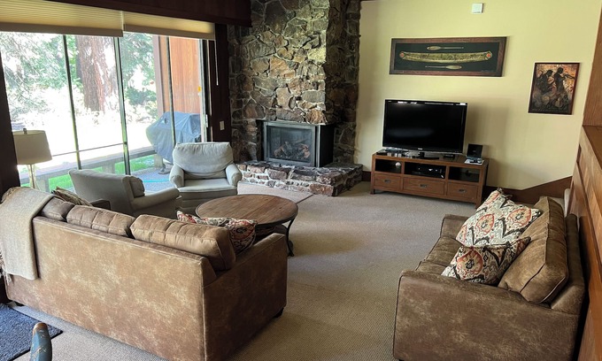 Dollar Point Condo | Christmas in Tahoe- 4 Bedroom in Chinquapin. Walking distance to Lake