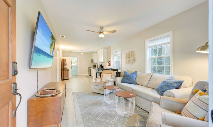 North Charleston Cottage | ✰CHS Cheery Cottage~15 min to Downtown Charleston✰