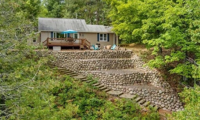 Mountain House | Chute Pond Chalet: Charming 4-Bed Lakefront Cottage on Chute Pond