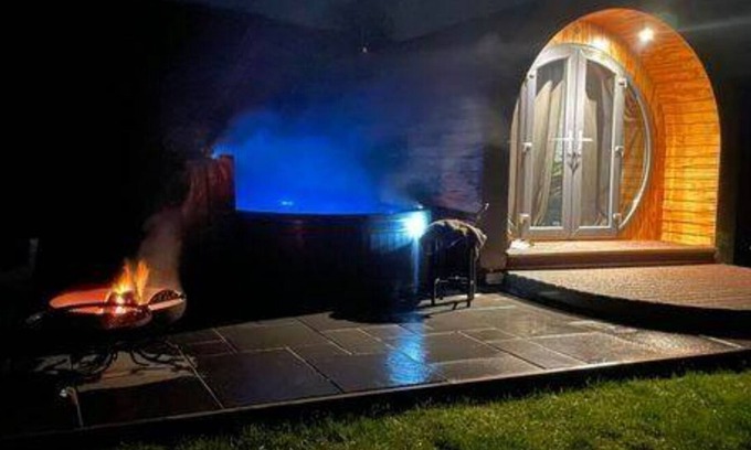 Erwood Cabin | Chwefru Timber Frame Pod with Private Hot tub