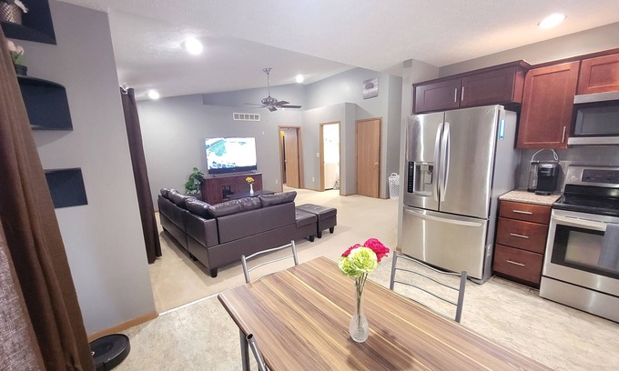 Summit Station House | Circle of Comfort 3-bedroom house in Columbus with WiFi, AC