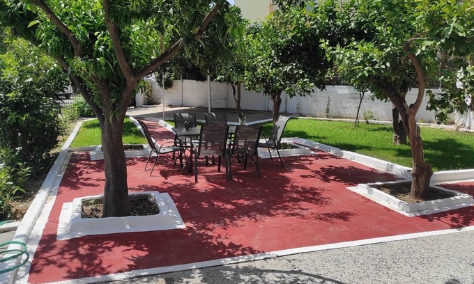 Eretria Apartment | City Apartment w/3 BR & spacious yard