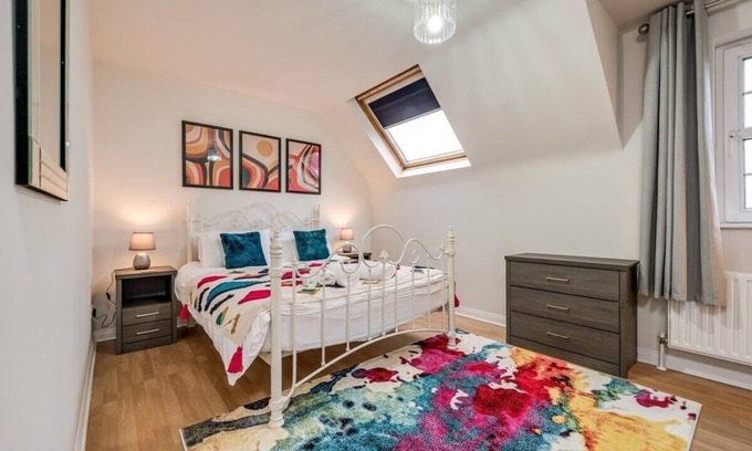 Queens Quarter House | 🌟City Centre Townhouse Free Parking Superfast Wifi