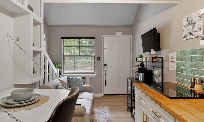 Southwest Raleigh Apartment | City Skyline Loft Raleigh