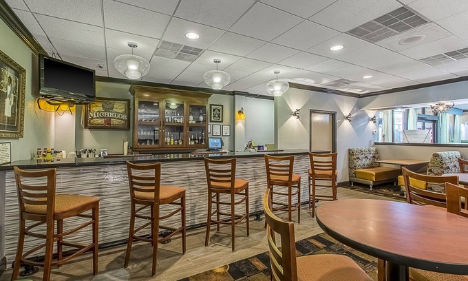 South Carolina Lakes & Blackwater Rivers Hotel | Clarion Inn Columbia Airport