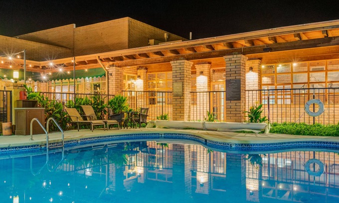 Sierra Vista Hotel | Clarion Inn