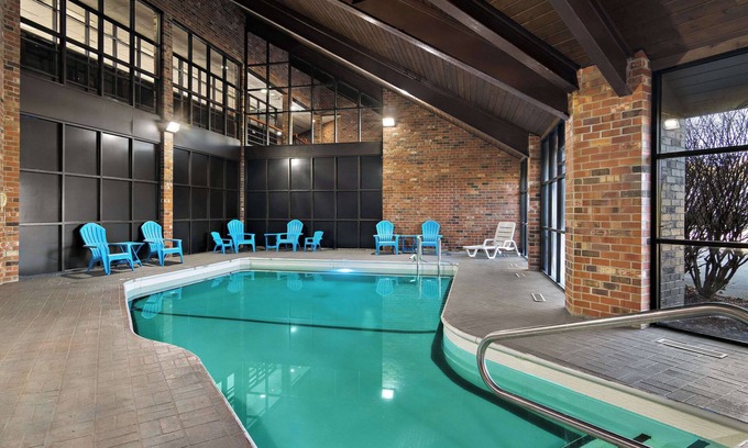 Normal Hotel | Clarion Pointe Bloomington – Normal near I-55 and University