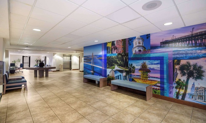 West Ashley Hotel | Clarion Pointe Charleston - West Ashley