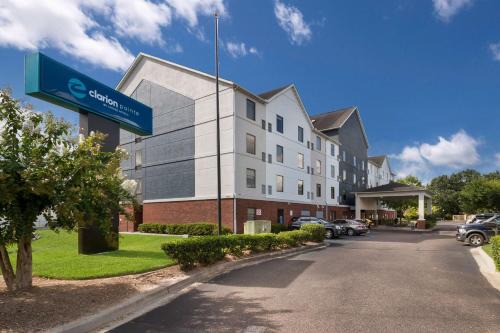 West Ashley Hotel | Clarion Pointe Charleston - West Ashley