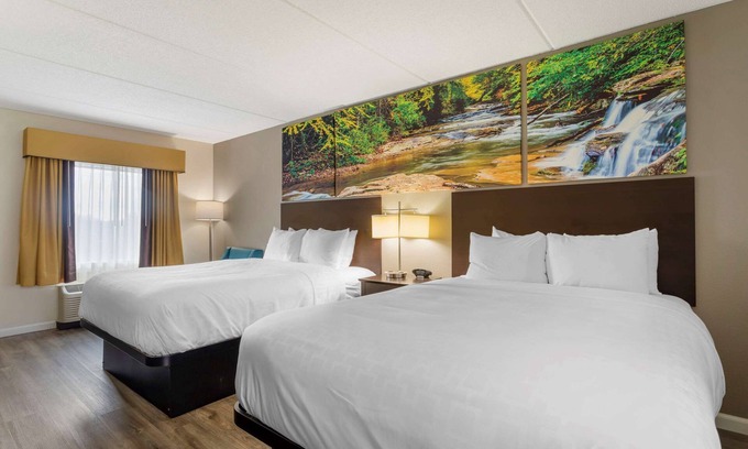 Kimball Hotel | Clarion Pointe Kimball By Choice Hotels