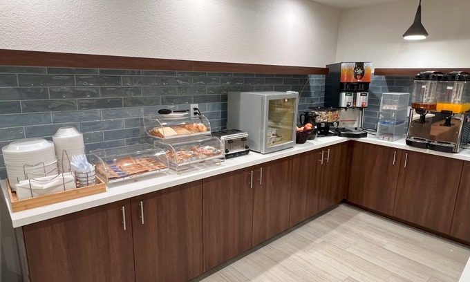 Archdale Hotel | Clarion Pointe