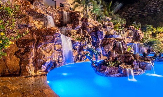 French Harbour Hotel | Clarion Suites Roatan at Pineapple Villas