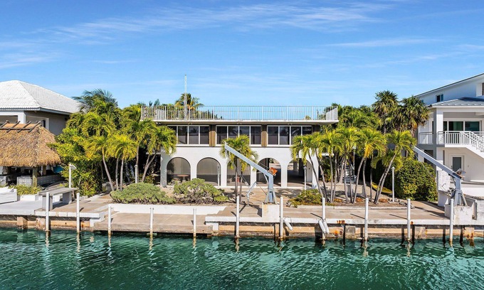 Islamorada House | Classic 2 bedroom, 2 Bath Islamorada Home with Dockage