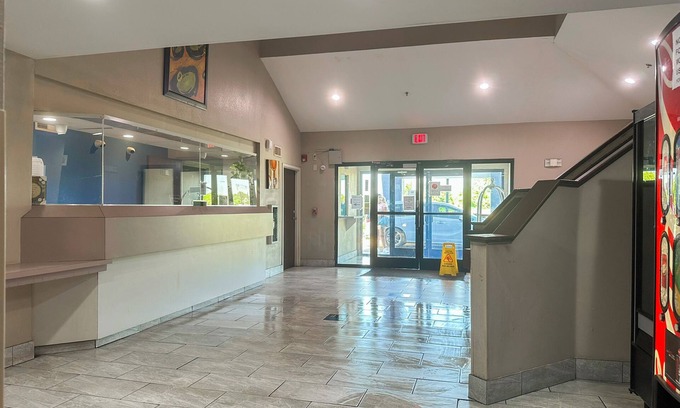 Parkway Village Hotel | Classic Inn By Townhouse American Way Memphis I 240