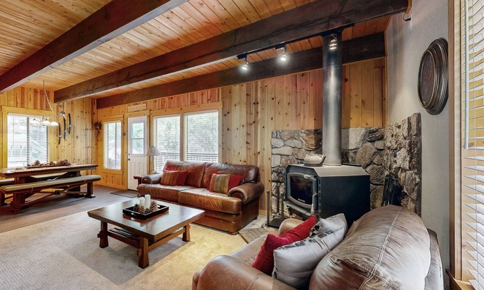 Incline Village Cabin | Classic Tahoe escape w/private deck, gas grill, walk to golf course