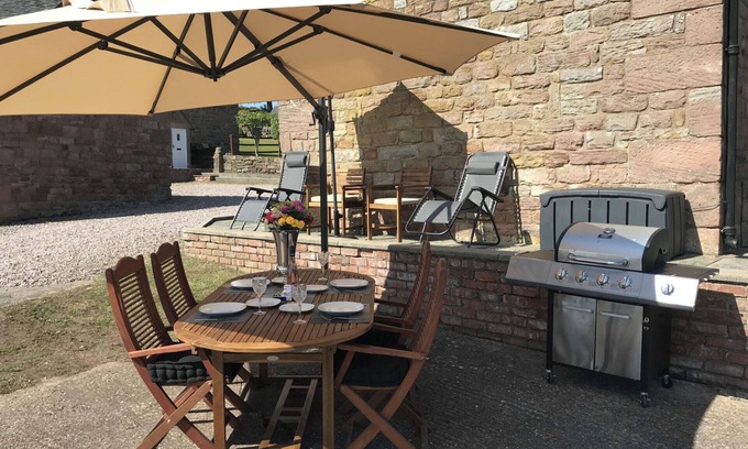 Cauldon Low House | Classy 2 Bed Peak Dist Cottage Barn Alton Towers