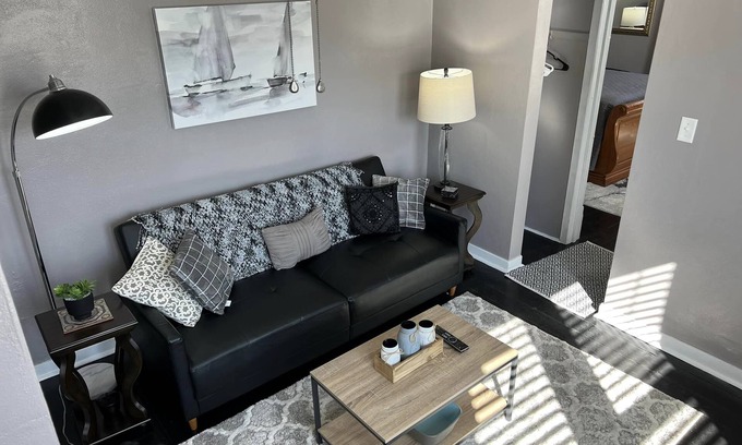 Bartonville Apartment | Classy Apt Mins from Airport and Peoria Hospitals Bartonville, IL