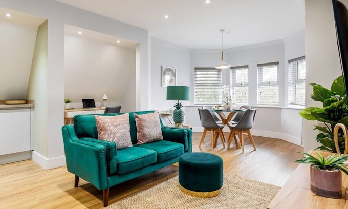 West Cliff Apartment | Classy Seaside 1-Bed Apt w/Free Gym & Parking