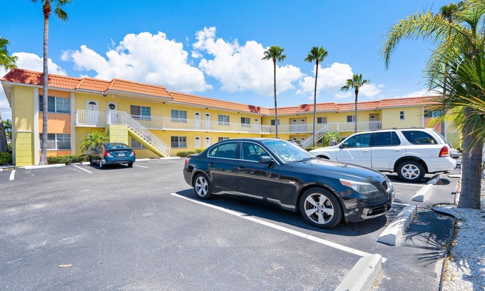 Belle Vista Condo | Classy Updated Condo | Steps from the Beach