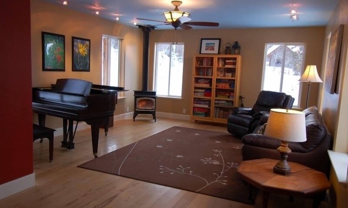 Ashton House | Clean and Cozy Forest Hideout