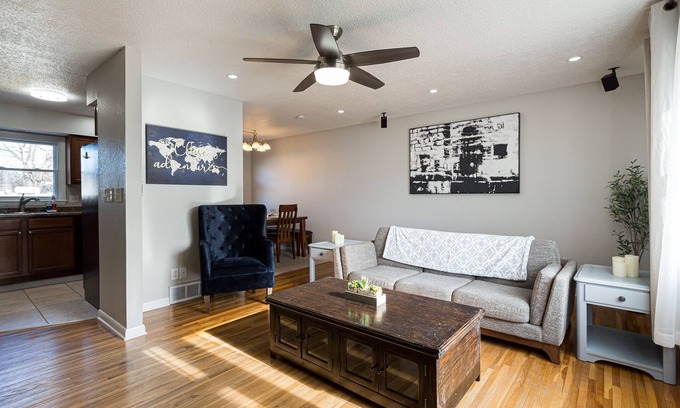 Bettendorf House | Clean and updated with a Hot TubnMinutes away from the new Bettendorf Waterpark